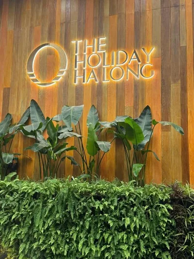 One-Bedroom Apartment with Sea View and Balcony — May house Ha Long & 1-5 mins access beach